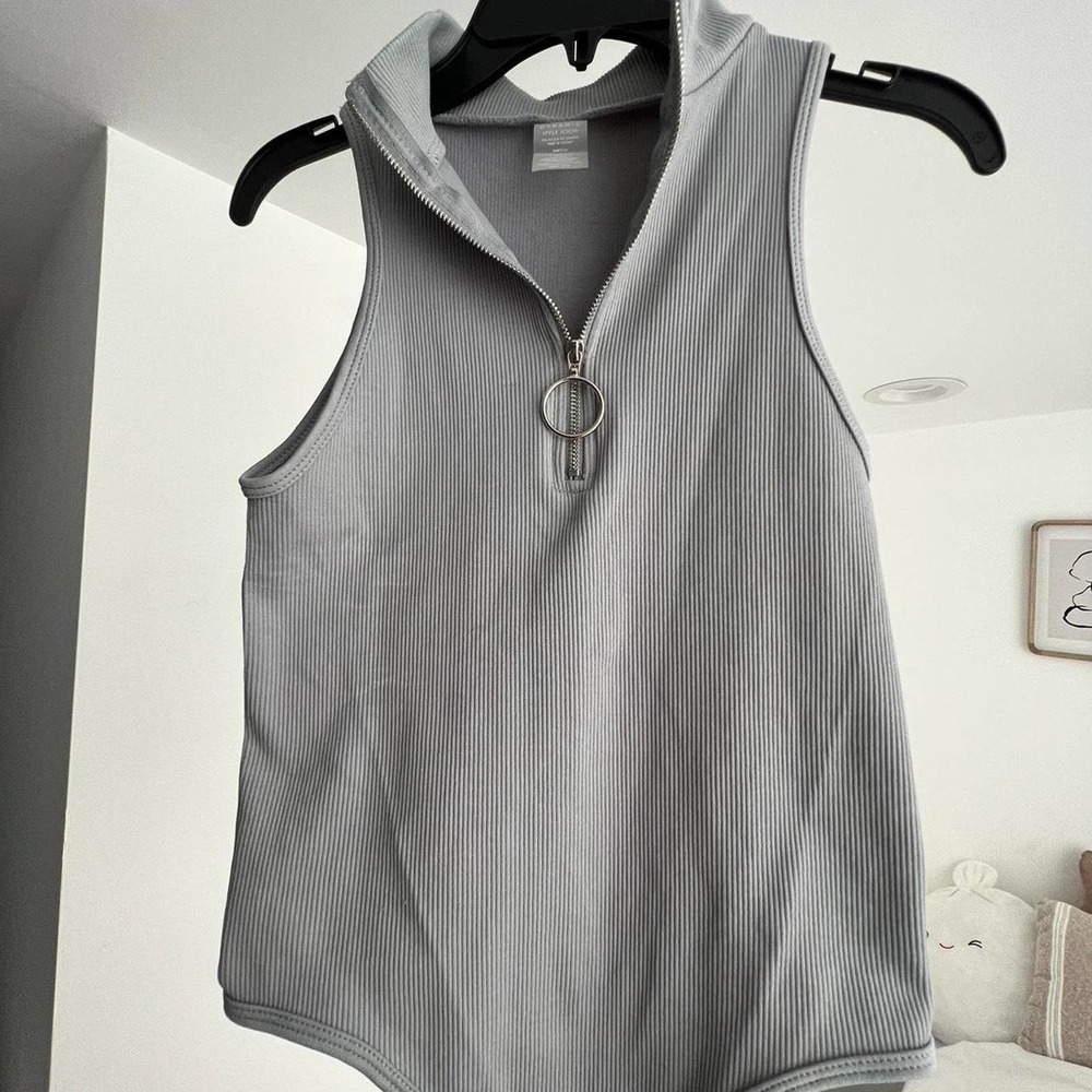 Ribbed grey bodysuit